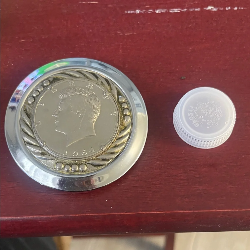 Silver-Tone Men’s Coin Design Money Clip